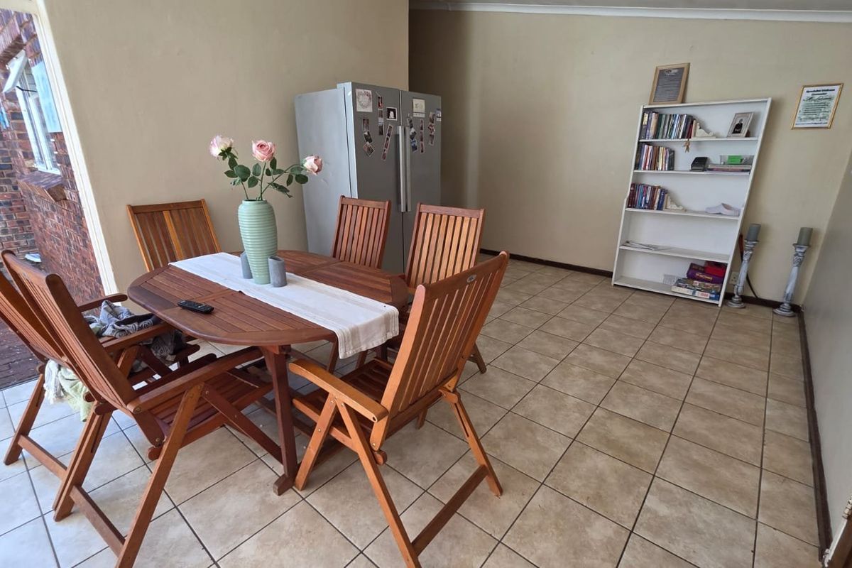 Modern & Spacious Townhouse in Prime Wonderboom Location - Photo 5
