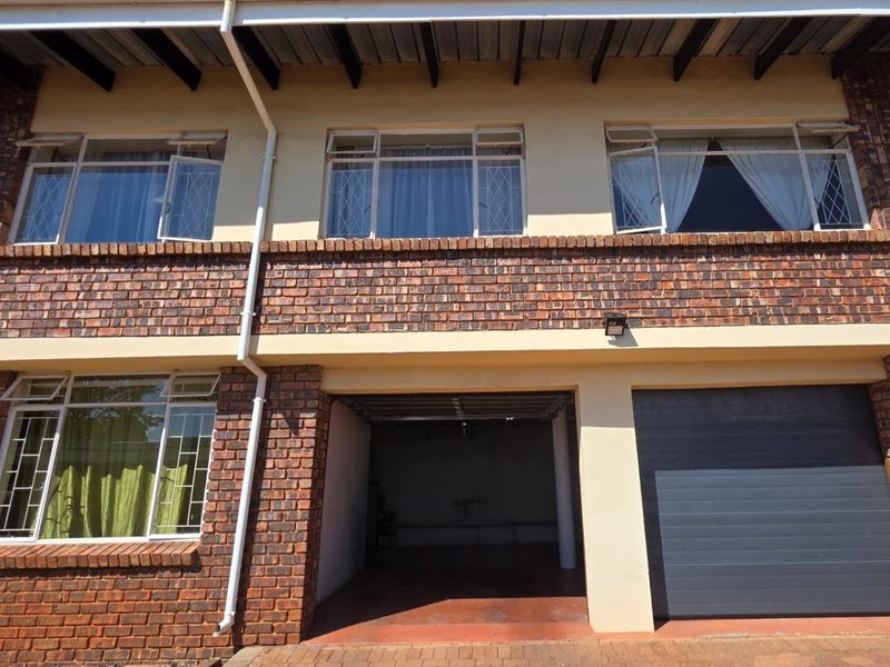 Modern & Spacious Townhouse in Prime Wonderboom Location - Photo 2