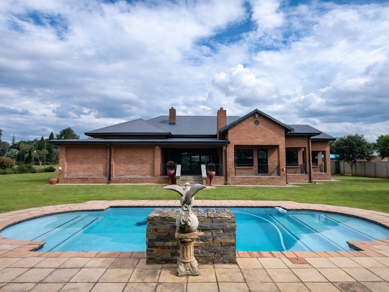 Exceptional Mixed-Use Property with Luxury Residence - Photo 1