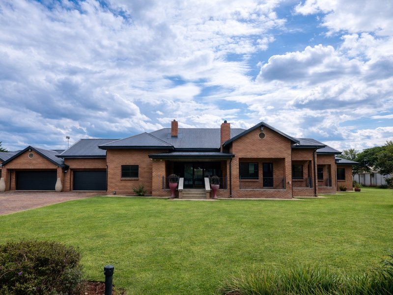 Exceptional Mixed-Use Property with Luxury Residence - Photo 3