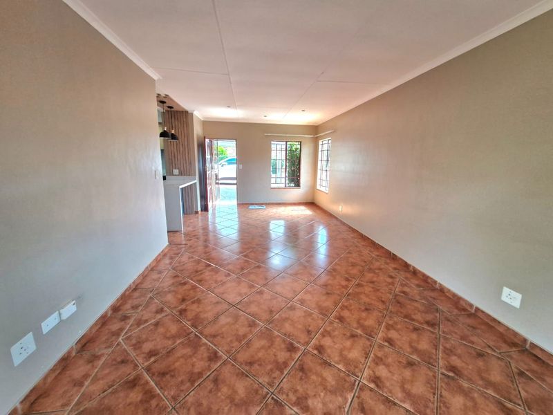 Full Title 3 Bedroom Home on Offer! - Photo 9
