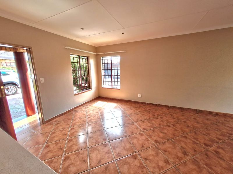Full Title 3 Bedroom Home on Offer! - Photo 7