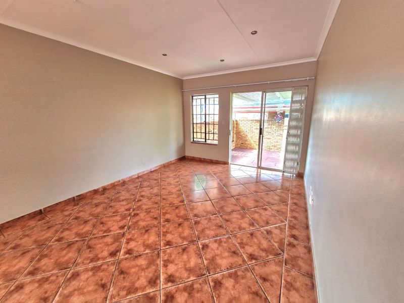 Full Title 3 Bedroom Home on Offer! - Photo 8