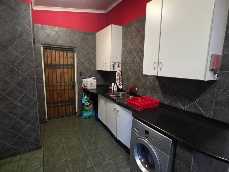 3 Bedroom Family home FOR SALE! - Photo 9