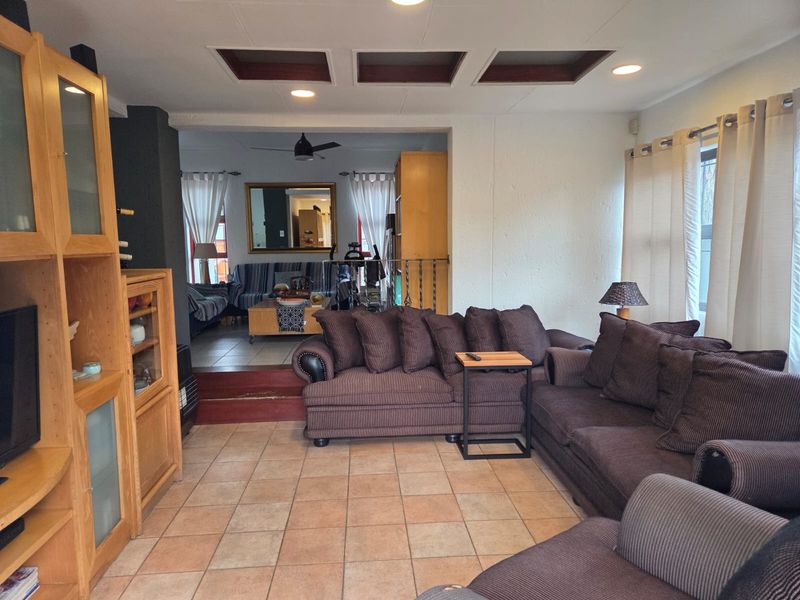 Unique Off-Grid Cluster Home in the Heart of Sunninghill – Offers from R2 399 000 - Photo 3