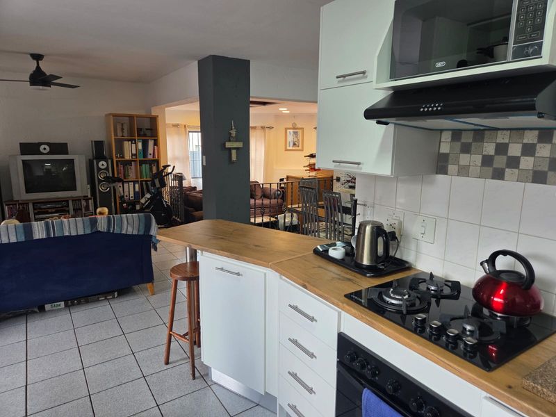 Unique Off-Grid Cluster Home in the Heart of Sunninghill – Offers from R2 399 000 - Photo 9