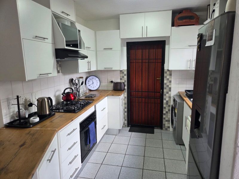 Unique Off-Grid Cluster Home in the Heart of Sunninghill – Offers from R2 399 000 - Photo 8