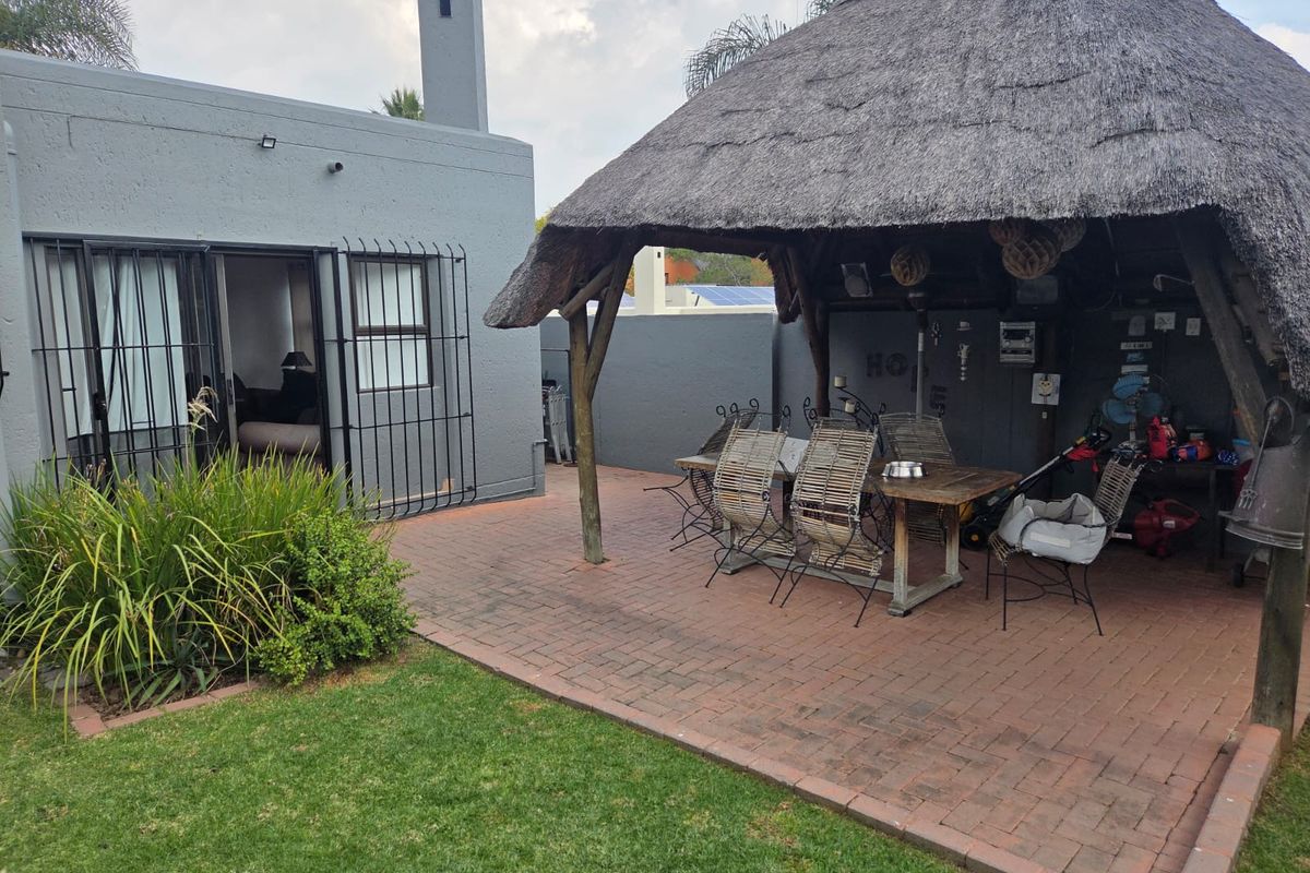 Unique Off-Grid Cluster Home in the Heart of Sunninghill – Offers from R2 399 000 - Photo 2