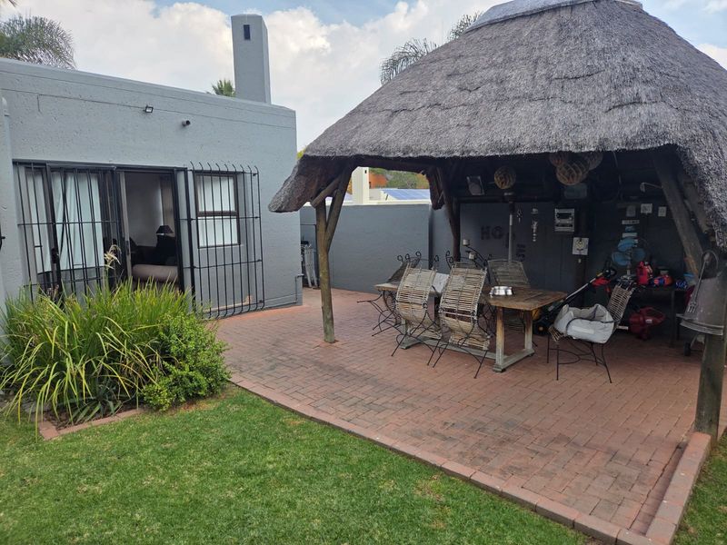 Unique Off-Grid Cluster Home in the Heart of Sunninghill – Offers from R2 399 000 - Photo 2