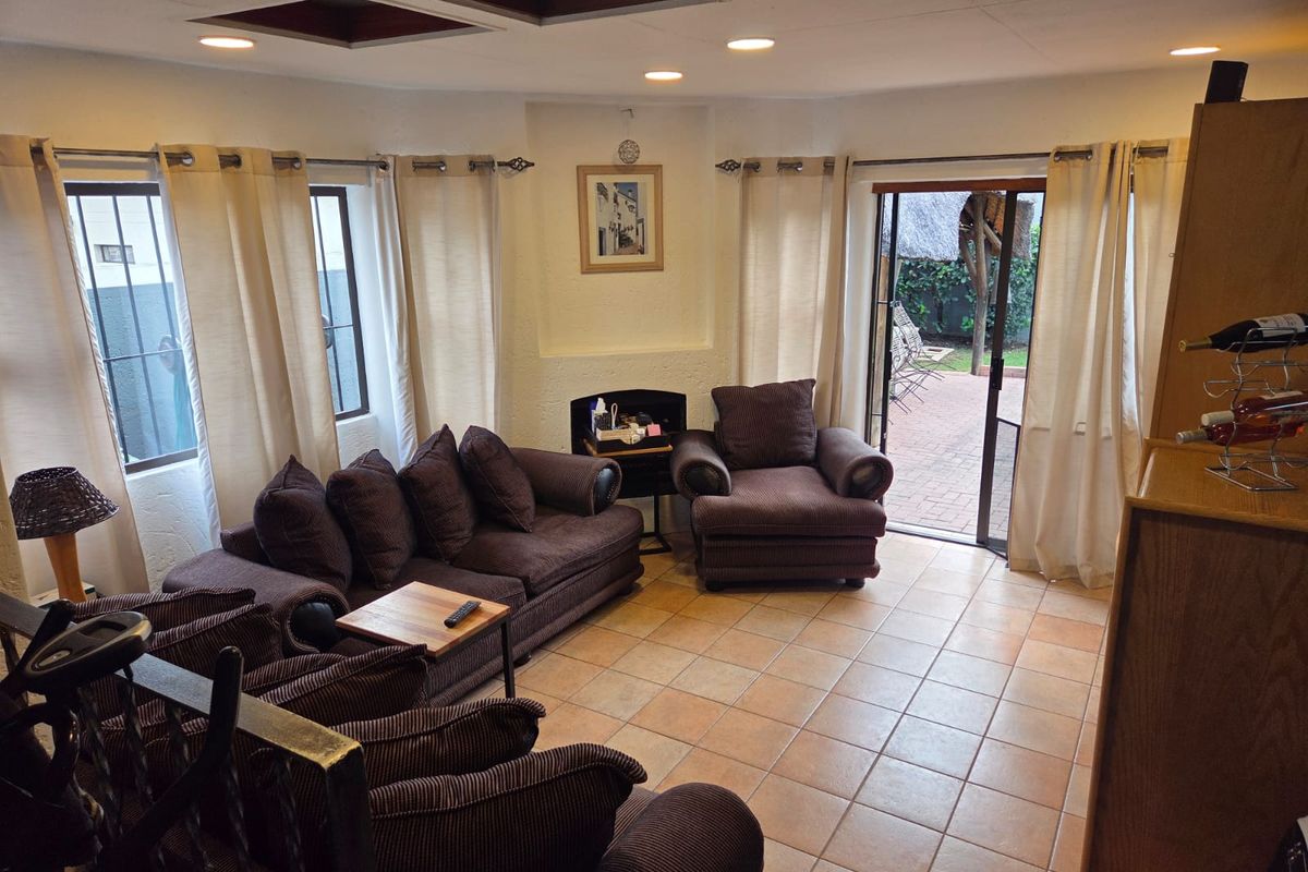 Unique Off-Grid Cluster Home in the Heart of Sunninghill – Offers from R2 399 000 - Photo 4