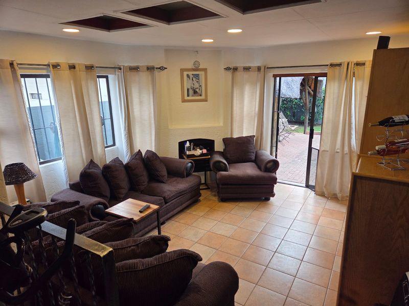 Unique Off-Grid Cluster Home in the Heart of Sunninghill – Offers from R2 399 000 - Photo 4