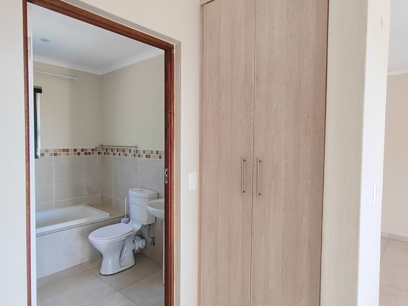 Modern 2 Bedroom For Sale! - Photo 6
