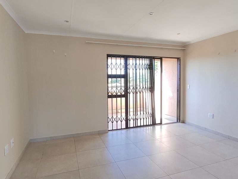 Modern 2 Bedroom For Sale! - Photo 3
