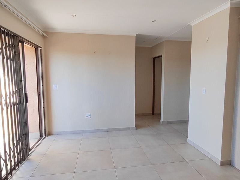 Modern 2 Bedroom For Sale! - Photo 4