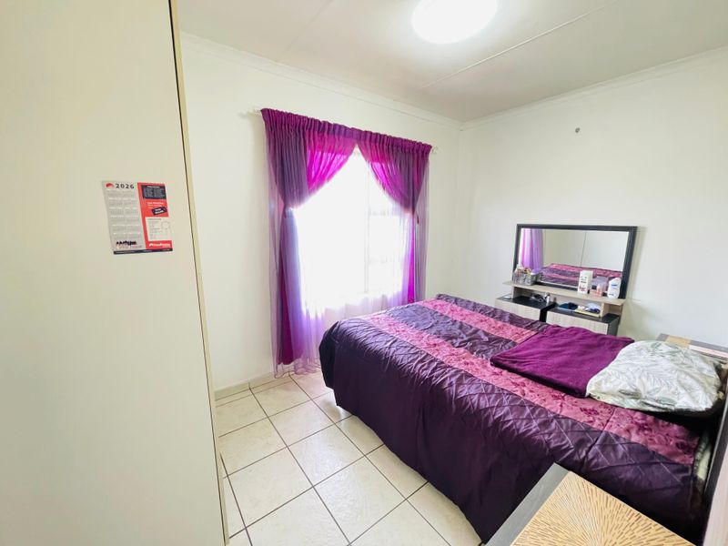 Stunning upstairs 2 bedroom apartment n Boksburg,Parkand - Photo 8