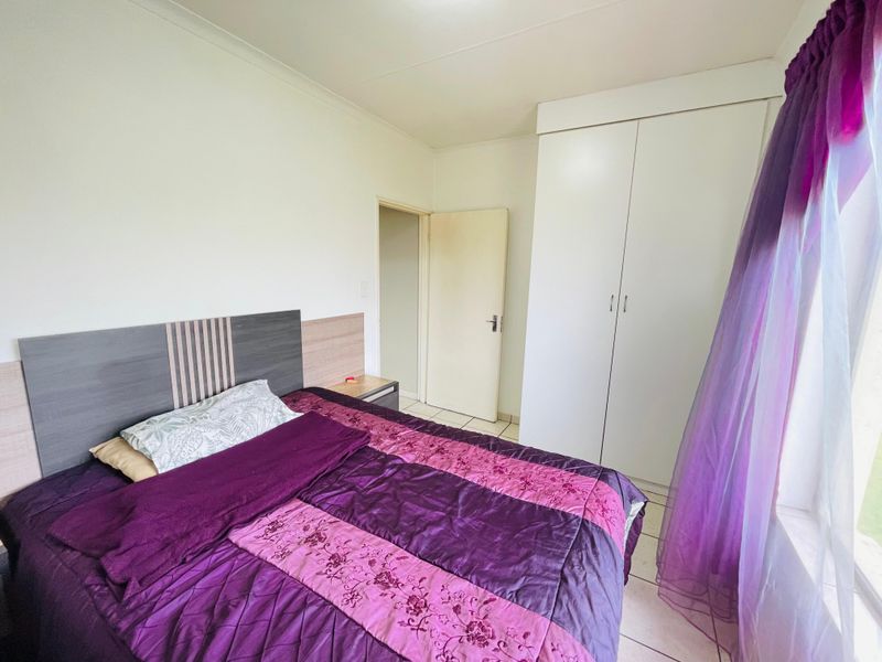 Stunning upstairs 2 bedroom apartment n Boksburg,Parkand - Photo 9