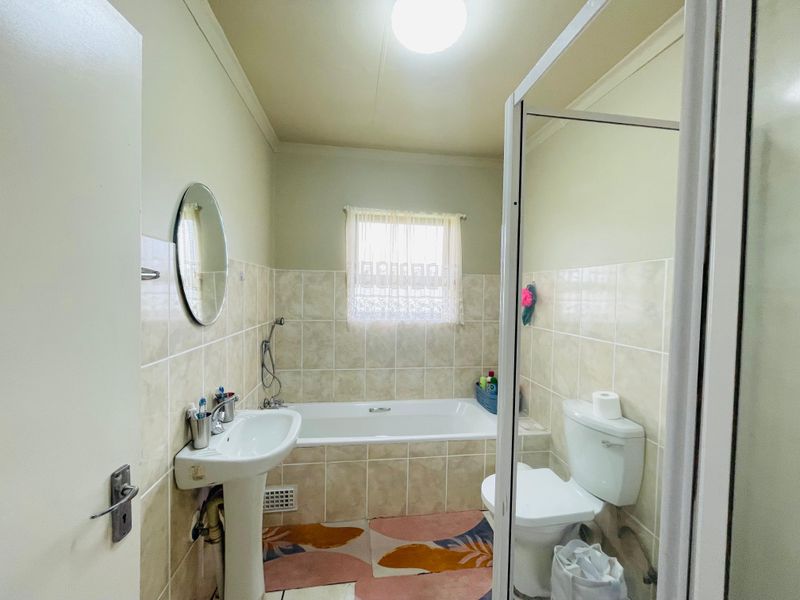 Stunning upstairs 2 bedroom apartment n Boksburg,Parkand - Photo 10