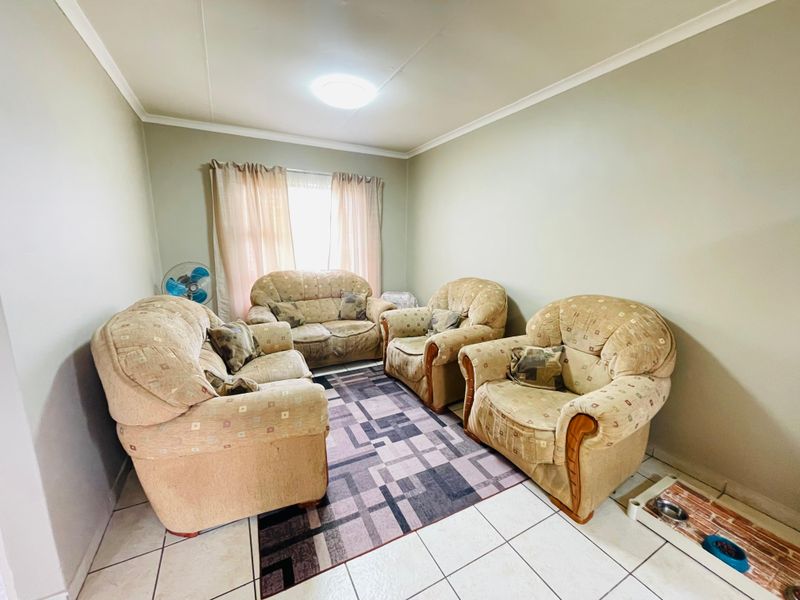 Stunning upstairs 2 bedroom apartment n Boksburg,Parkand - Photo 6