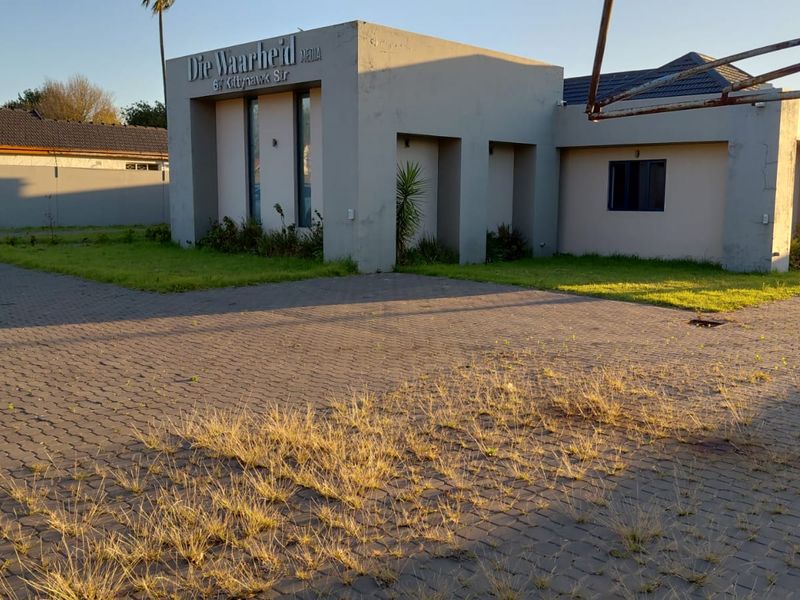 4 bedroom property with flat (1487m) in Kempton Park, Rhodesfield - Photo 1