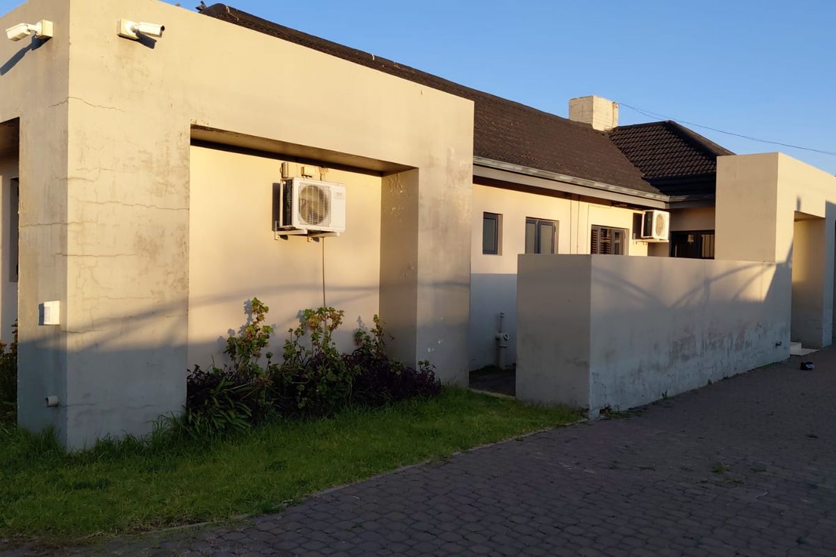 4 bedroom property with flat (1487m) in Kempton Park, Rhodesfield - Photo 5