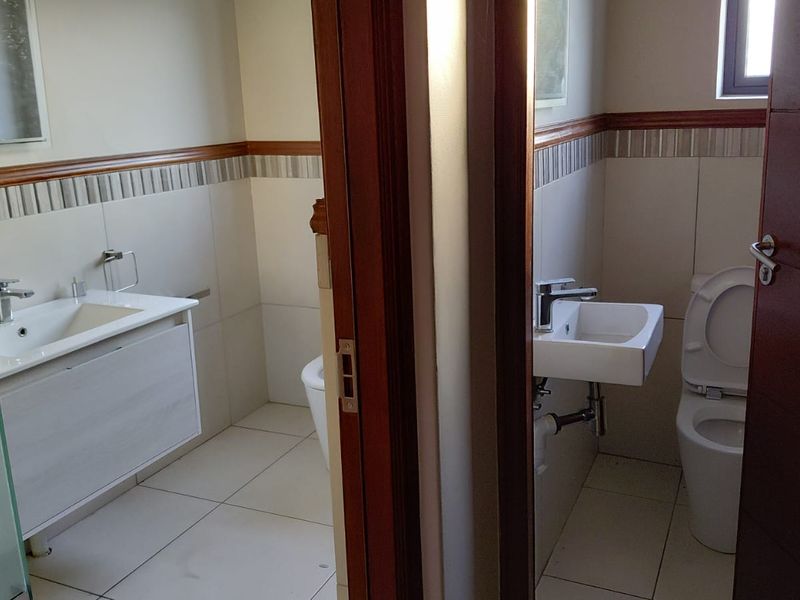 4 bedroom property with flat (1487m) in Kempton Park, Rhodesfield - Photo 10