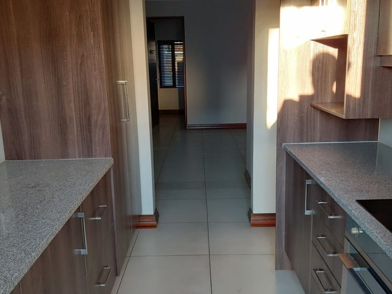 4 bedroom property with flat (1487m) in Kempton Park, Rhodesfield - Photo 9