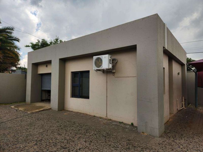 4 bedroom property with flat (1487m) in Kempton Park, Rhodesfield - Photo 7