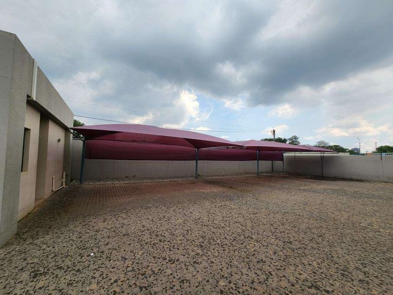4 bedroom property with flat (1487m) in Kempton Park, Rhodesfield - Photo 6