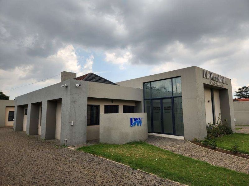 4 bedroom property with flat (1487m) in Kempton Park, Rhodesfield - Photo 4