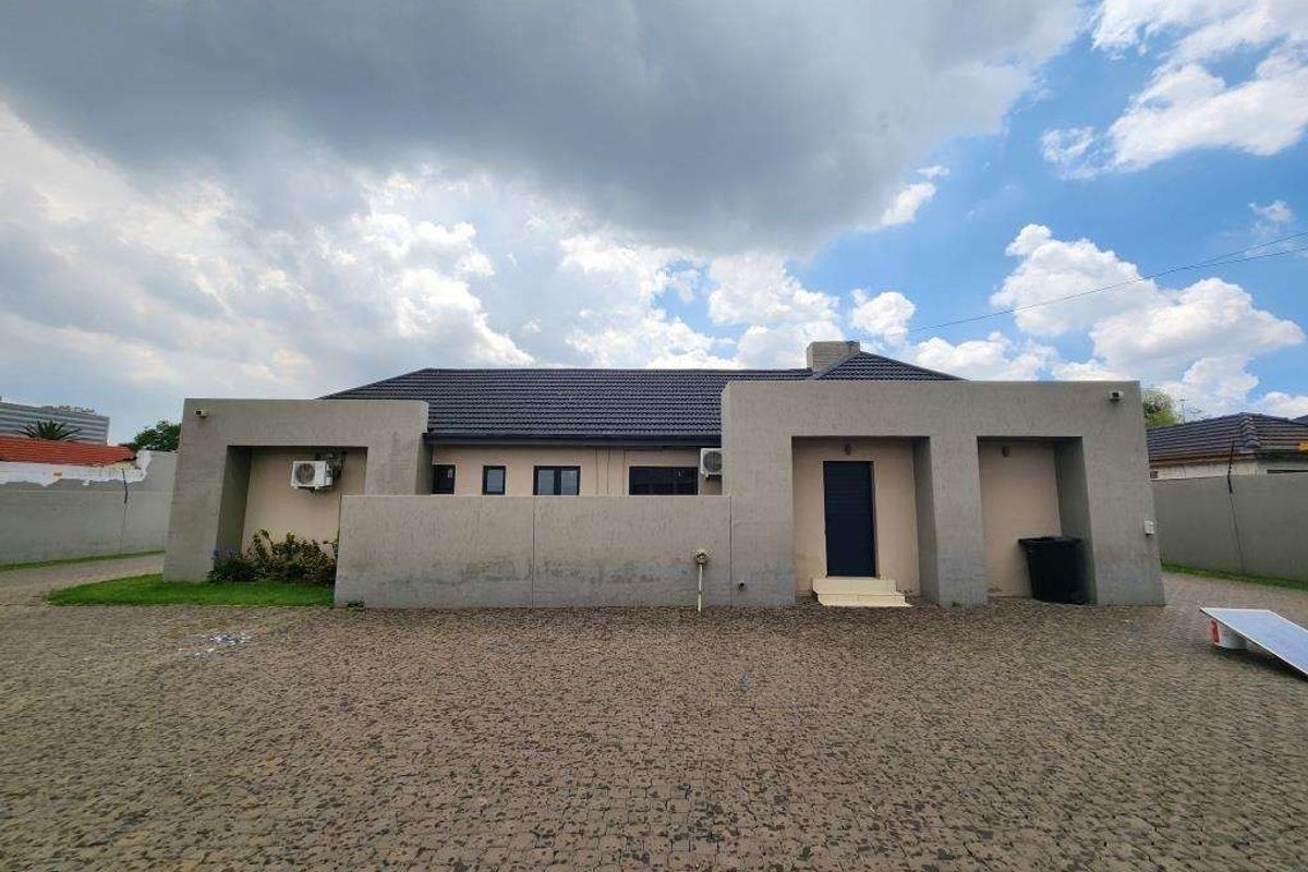4 bedroom property with flat (1487m) in Kempton Park, Rhodesfield - Photo 3
