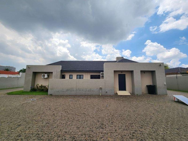 4 bedroom property with flat (1487m) in Kempton Park, Rhodesfield - Photo 3