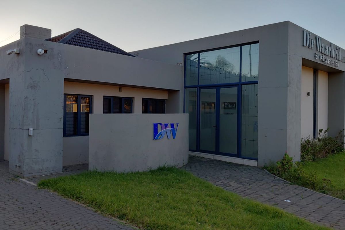 4 bedroom property with flat (1487m) in Kempton Park, Rhodesfield - Photo 2