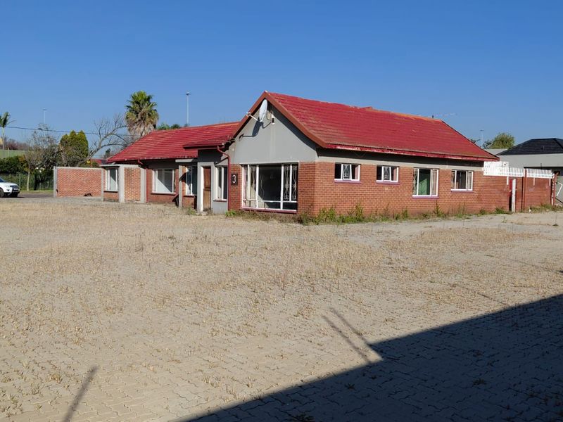 1839m2 Property ready for customization in Kempton park, Rhodesfield - Photo 1