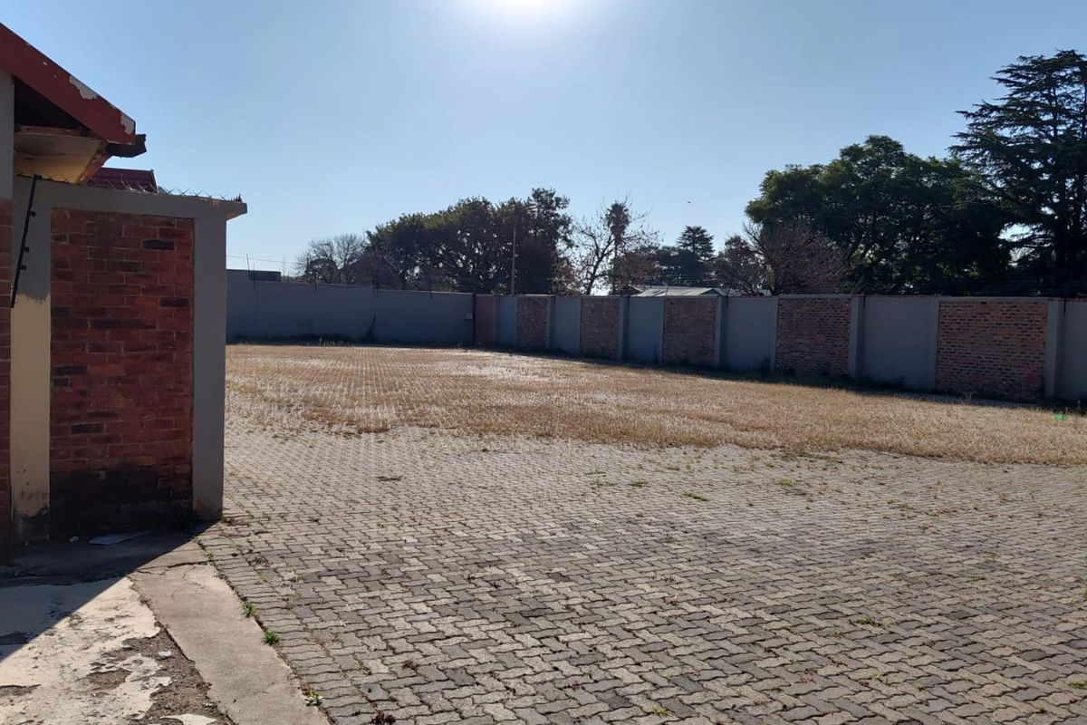 1839m2 Property ready for customization in Kempton park, Rhodesfield - Photo 4