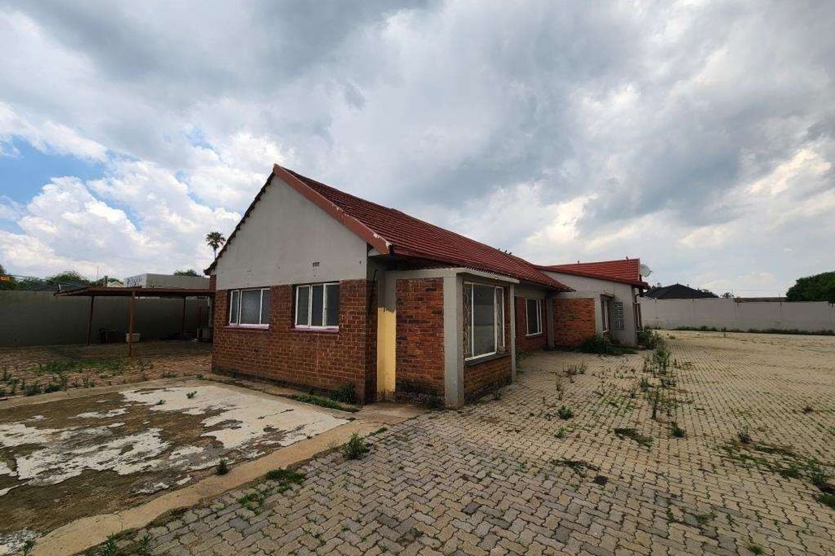 1839m2 Property ready for customization in Kempton park, Rhodesfield - Photo 2