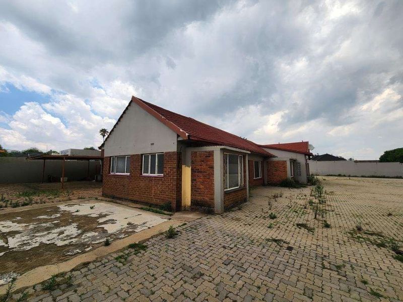 1839m2 Property ready for customization in Kempton park, Rhodesfield - Photo 2