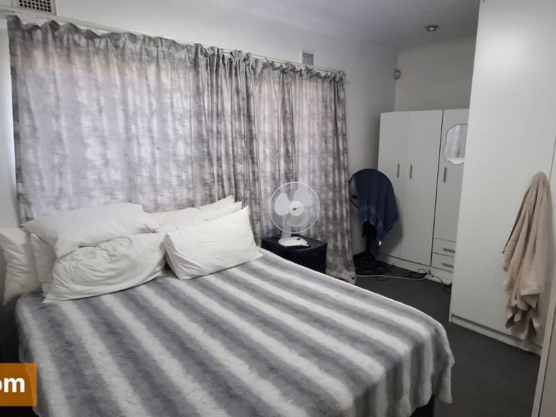 3 Bedroom Pet Friendly Home in Sarnia - Photo 8