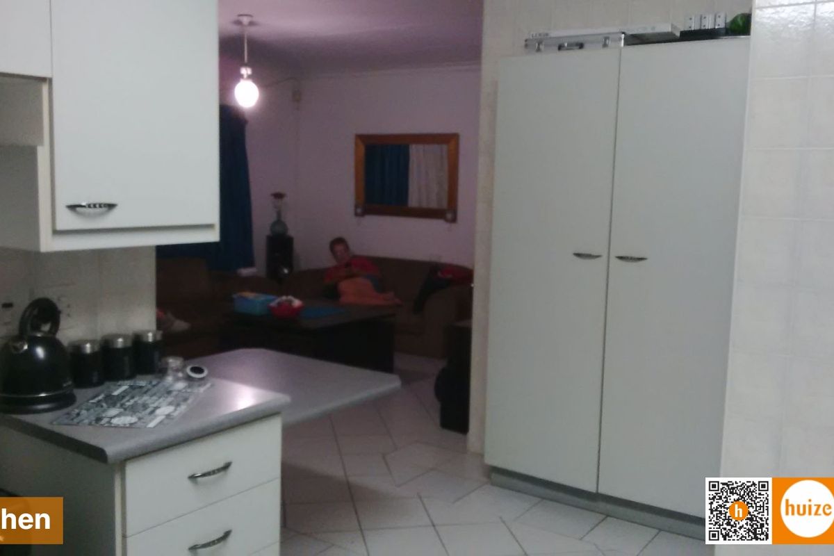 3 Bedroom Pet Friendly Home in Sarnia - Photo 2