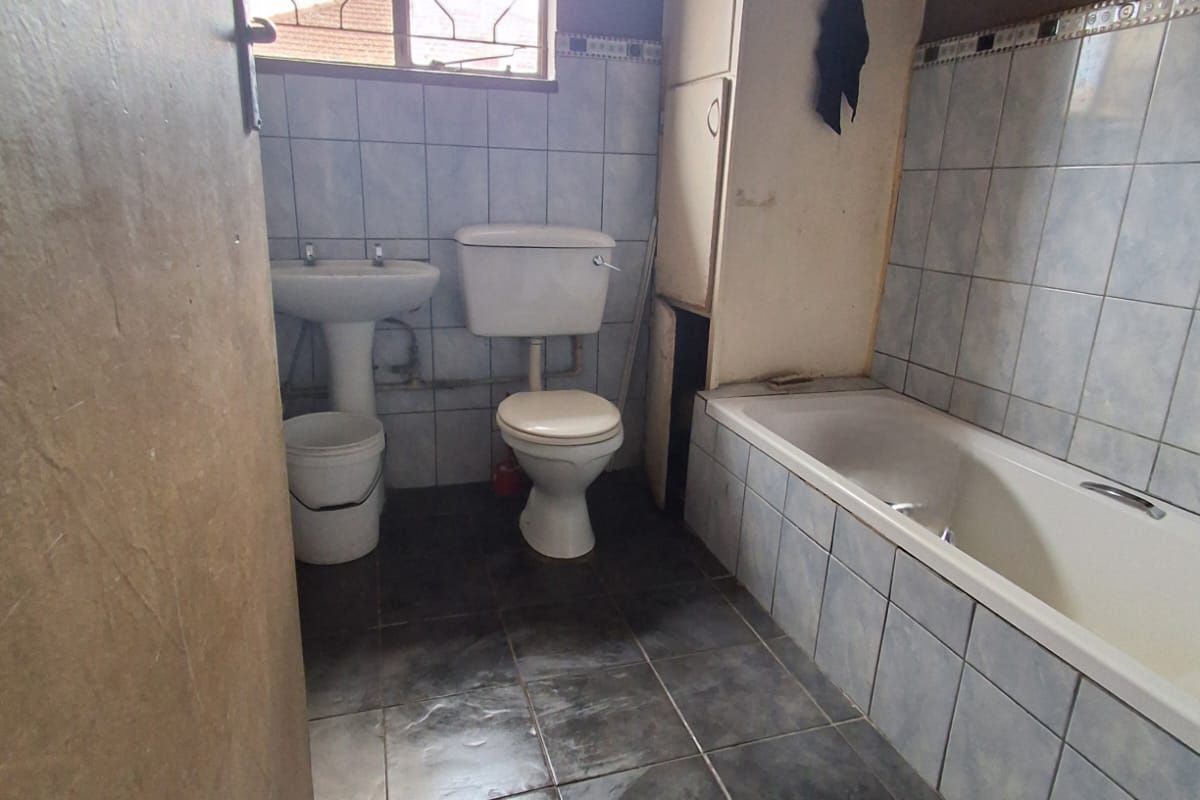 INVESTMENT PROPERTY IN THE HEART OF VEREENIGING CENTRAL! - Photo 5