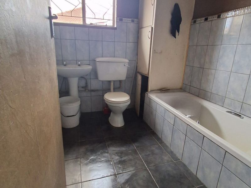 INVESTMENT PROPERTY IN THE HEART OF VEREENIGING CENTRAL! - Photo 5