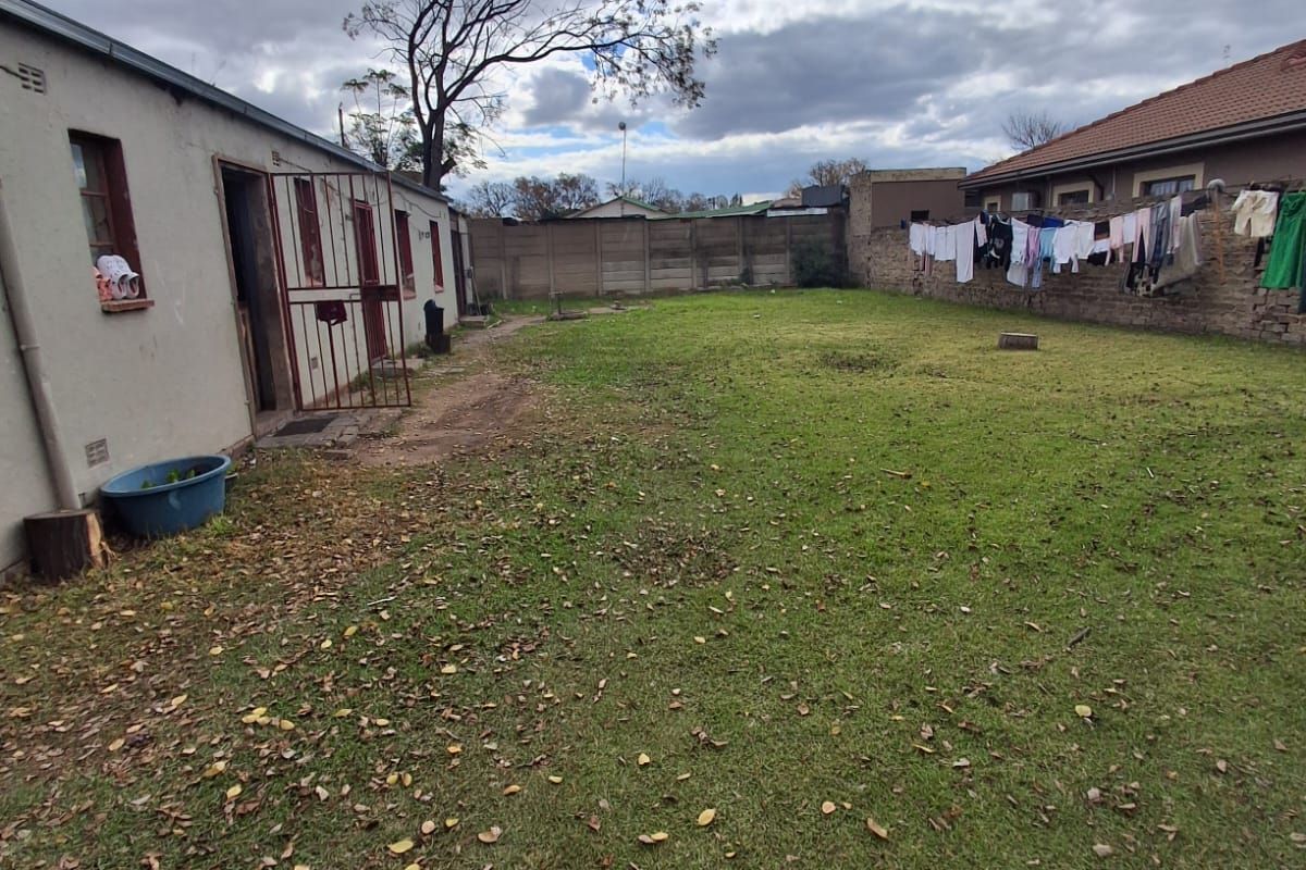 INVESTMENT PROPERTY IN THE HEART OF VEREENIGING CENTRAL! - Photo 3