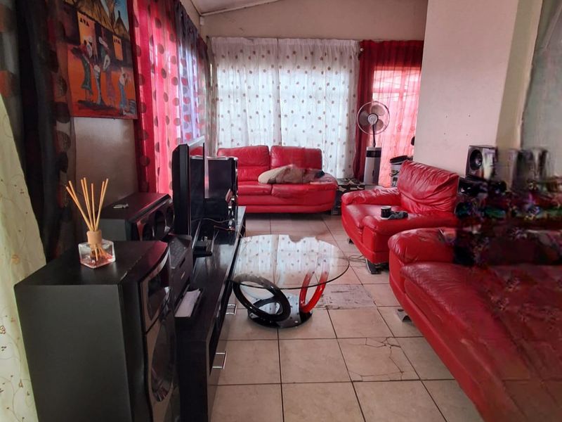 INVESTMENT PROPERTY IN THE HEART OF VEREENIGING CENTRAL! - Photo 6