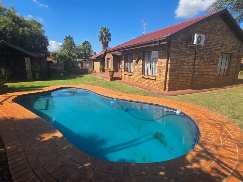 House For Sale In Pretoria - Photo 1