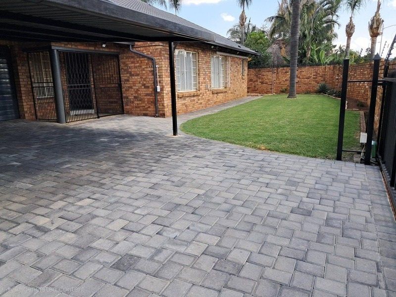 Charming 3 Bedroom Family Home in Montana Park! - Photo 3