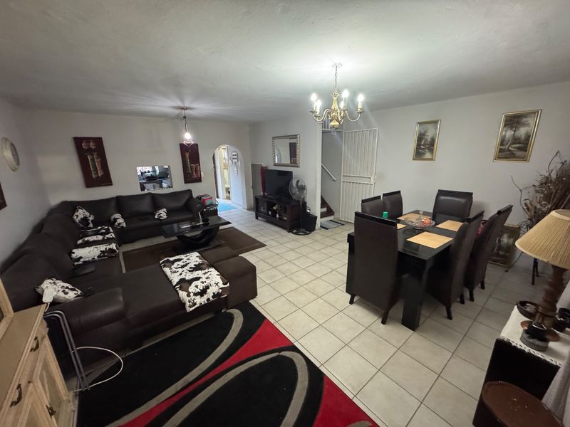 Prime Location! Spacious 3-Bedroom For Sale - Photo 2