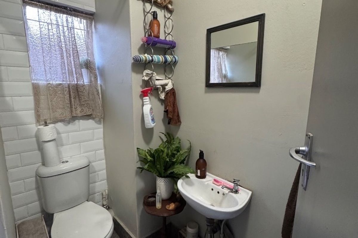 Prime Location! Spacious 3-Bedroom For Sale - Photo 4