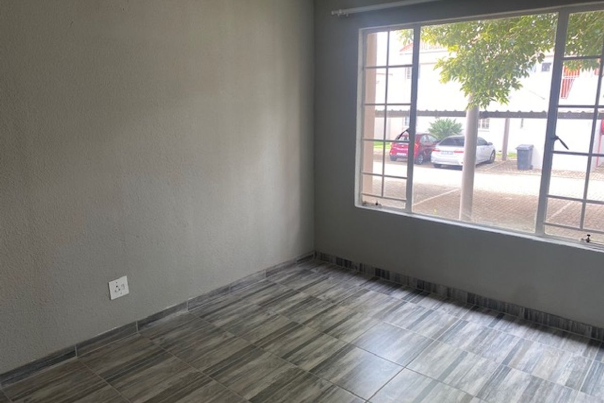 Ideal Starter Home in the Heart of Morningside! - Photo 3