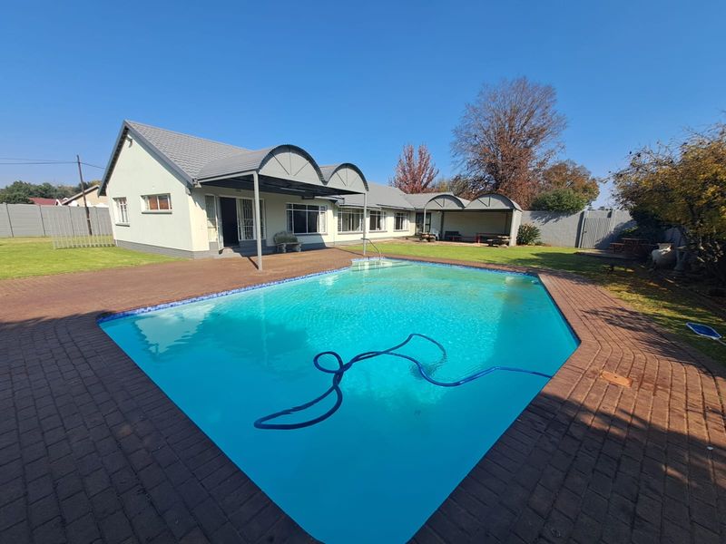 DOUBLE THE VALUE – ONE INCREDIBLE PROPERTY IN MEYERTON CENTRAL! - Photo 1