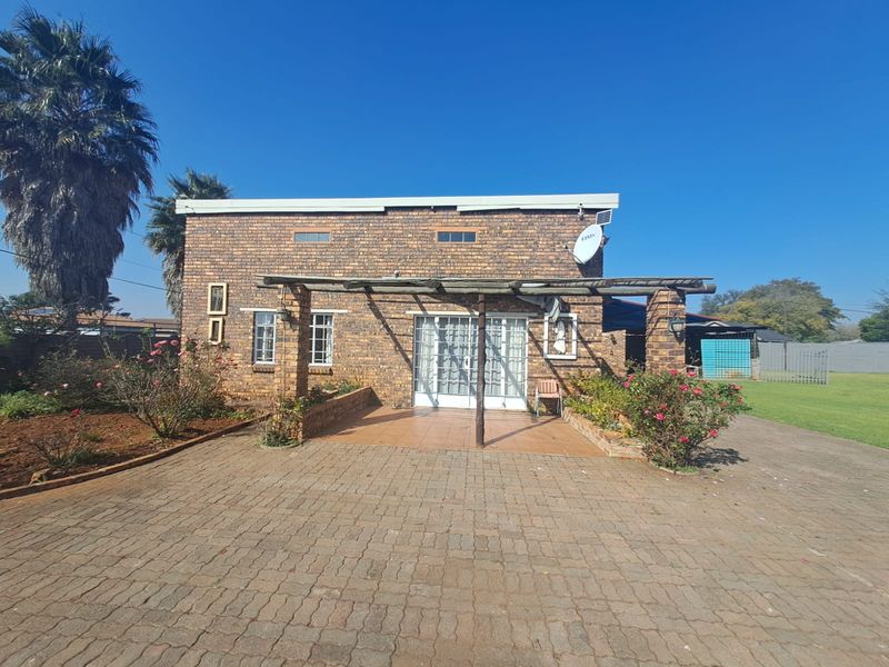 DOUBLE THE VALUE – ONE INCREDIBLE PROPERTY IN MEYERTON CENTRAL! - Photo 3