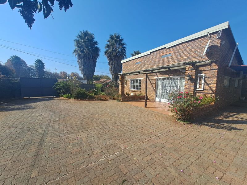 DOUBLE THE VALUE – ONE INCREDIBLE PROPERTY IN MEYERTON CENTRAL! - Photo 5